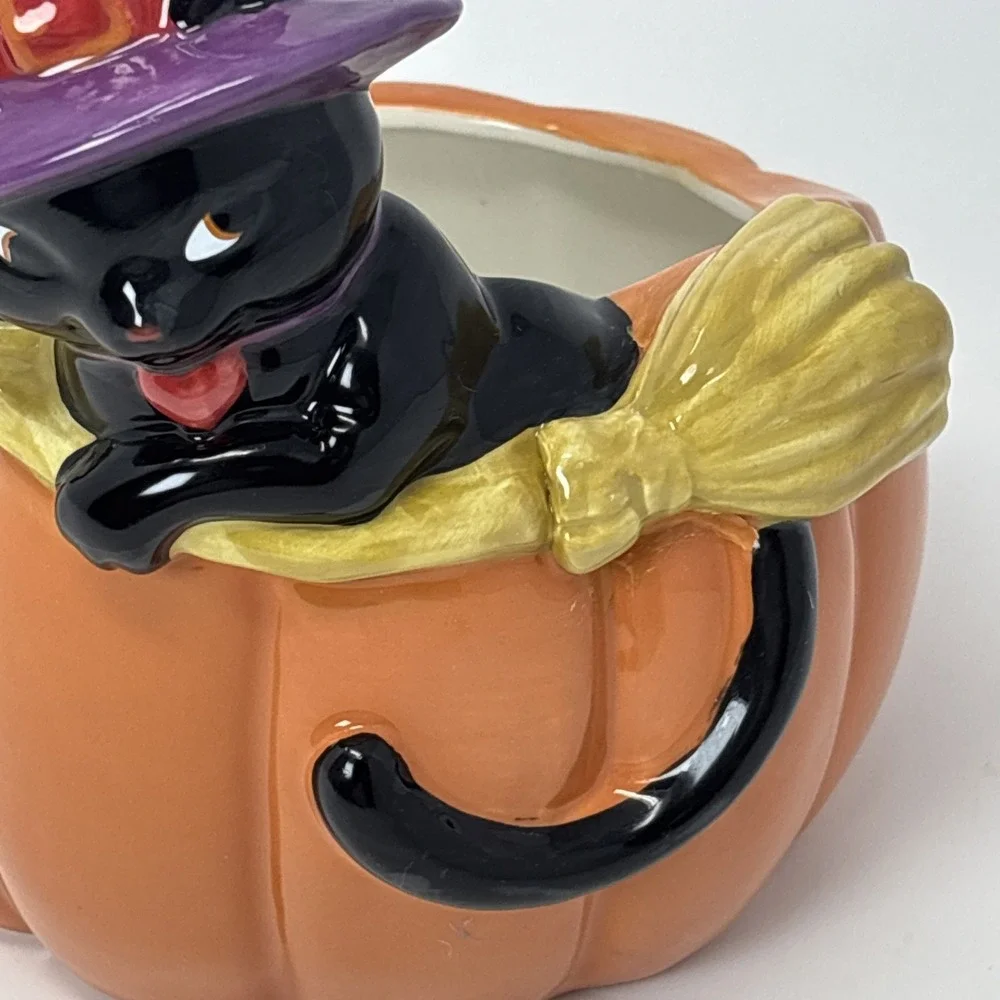 Yankee Pumpkin‎ Sophia Ceramic Candle Holder Features Black Cat Witch Hat Broom
